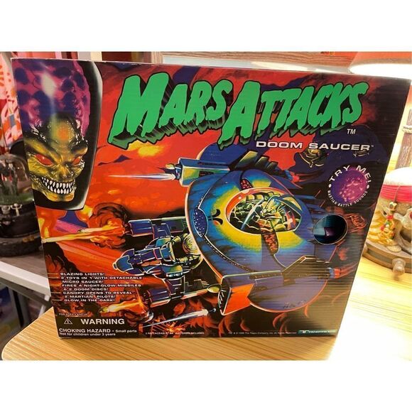 Trendmasters 1996 Mars Attacks! Doom Saucer  w/ Martian Pilot-Box New, Sealed Bo - Picture 1 of 7